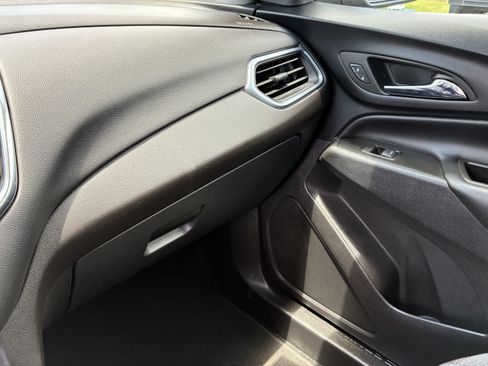 Used 2023 Chevrolet Equinox LT AWD/4WD image 36