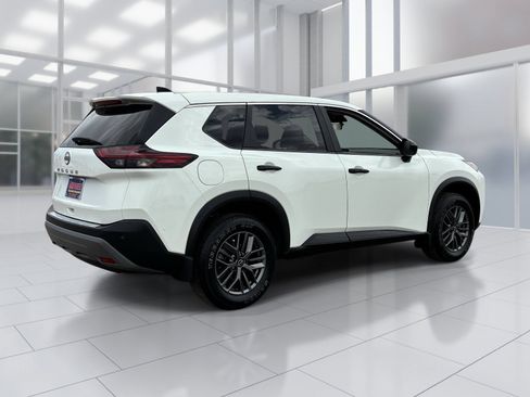 Used 2023 Nissan Rogue S FWD image 6