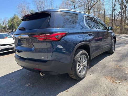 Used 2023 Chevrolet Traverse LT image 3
