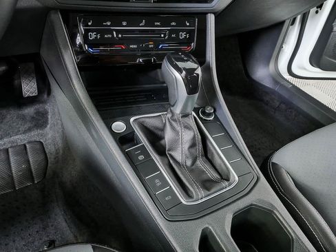 Certified 2025 Volkswagen Jetta SE FWD image 16
