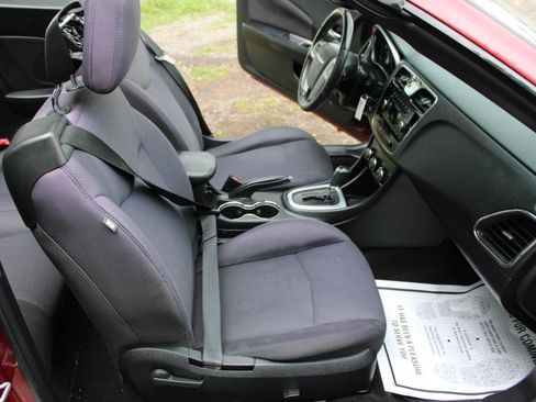 Used 2013 Chrysler 200 Touring image 28