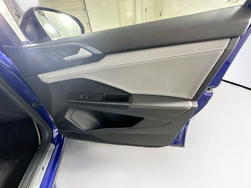 Used 2024 Volkswagen Taos SE w/ MDO Package image 29