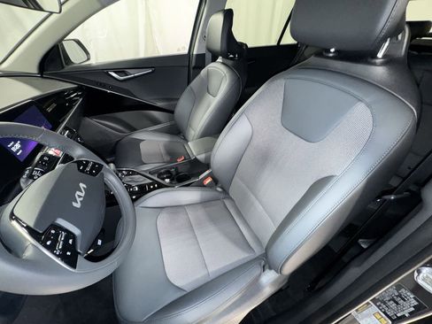 Certified 2025 Kia Niro EX image 15