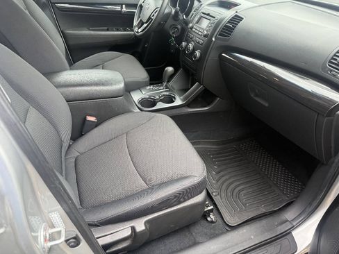 Used 2011 Kia Sorento LX AWD/4WD image 15