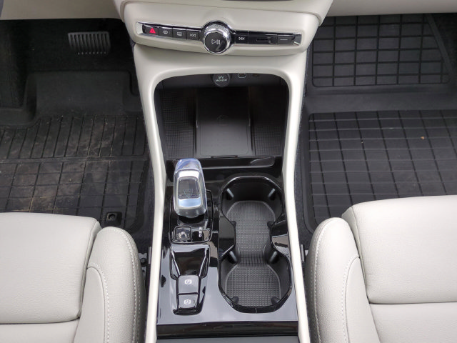 New 2026 Volvo XC40 B5 Plus w/ Protection Package Premier AWD/4WD image 14