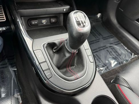 Used 2022 Kia Forte GT image 33