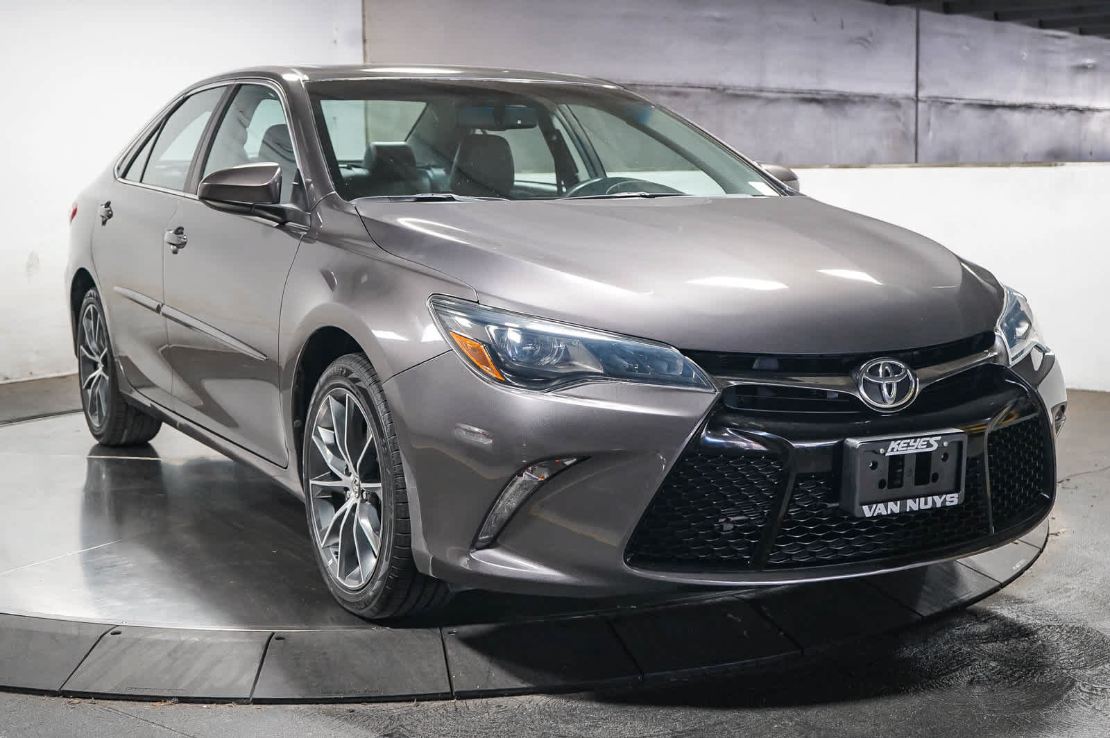 Used 2015 Toyota Camry XSE FWD image 3