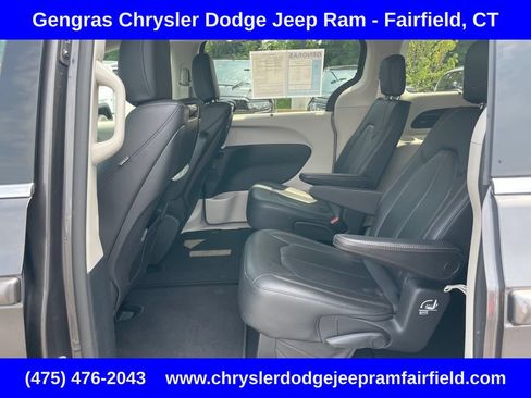 Used 2020 Chrysler Pacifica Touring-L Plus FWD image 41