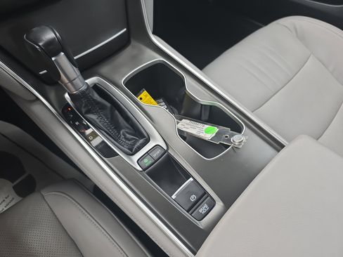 Used 2018 Honda Accord Touring image 23
