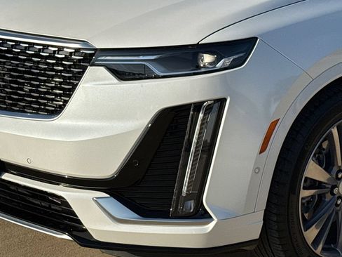Used 2024 Cadillac XT6 Premium Luxury w/ Technology Package FWD image 4