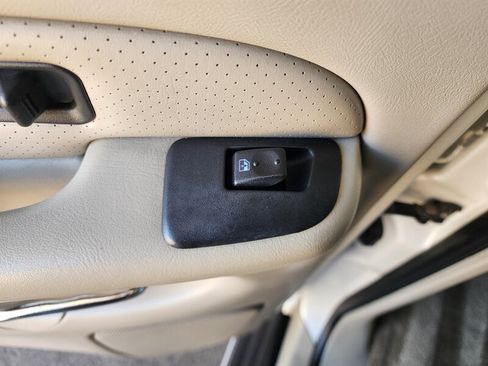 Used 2004 Cadillac Escalade AWD image 70