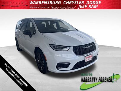 New 2026 Chrysler Pacifica Select