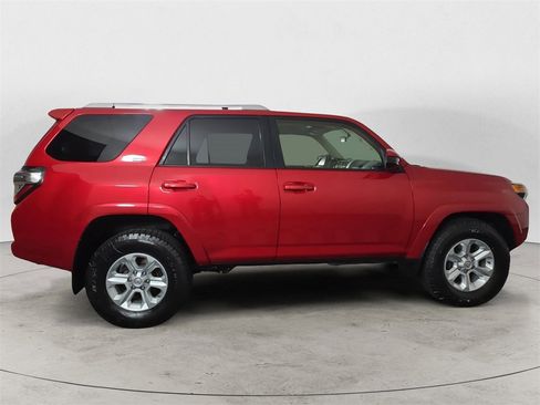 Used 2016 Toyota 4Runner SR5 image 6