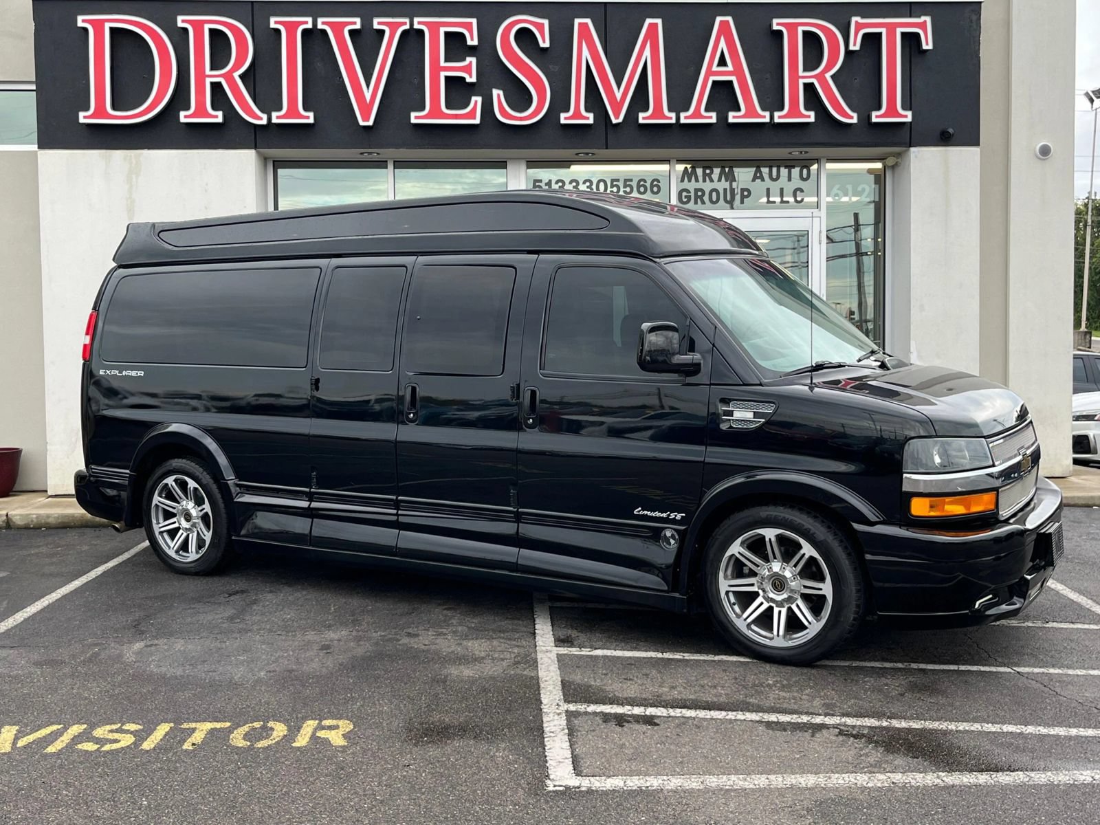 Used 2018 Chevrolet Express 2500 Extended w/ Enhanced Convenience Package RWD image 3