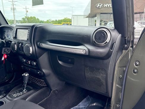 Used 2015 Jeep Wrangler Unlimited Sport w/ Quick Order Package 24S AWD/4WD image 29