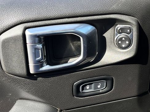 Used 2023 Jeep Wrangler Unlimited Rubicon 392 image 21