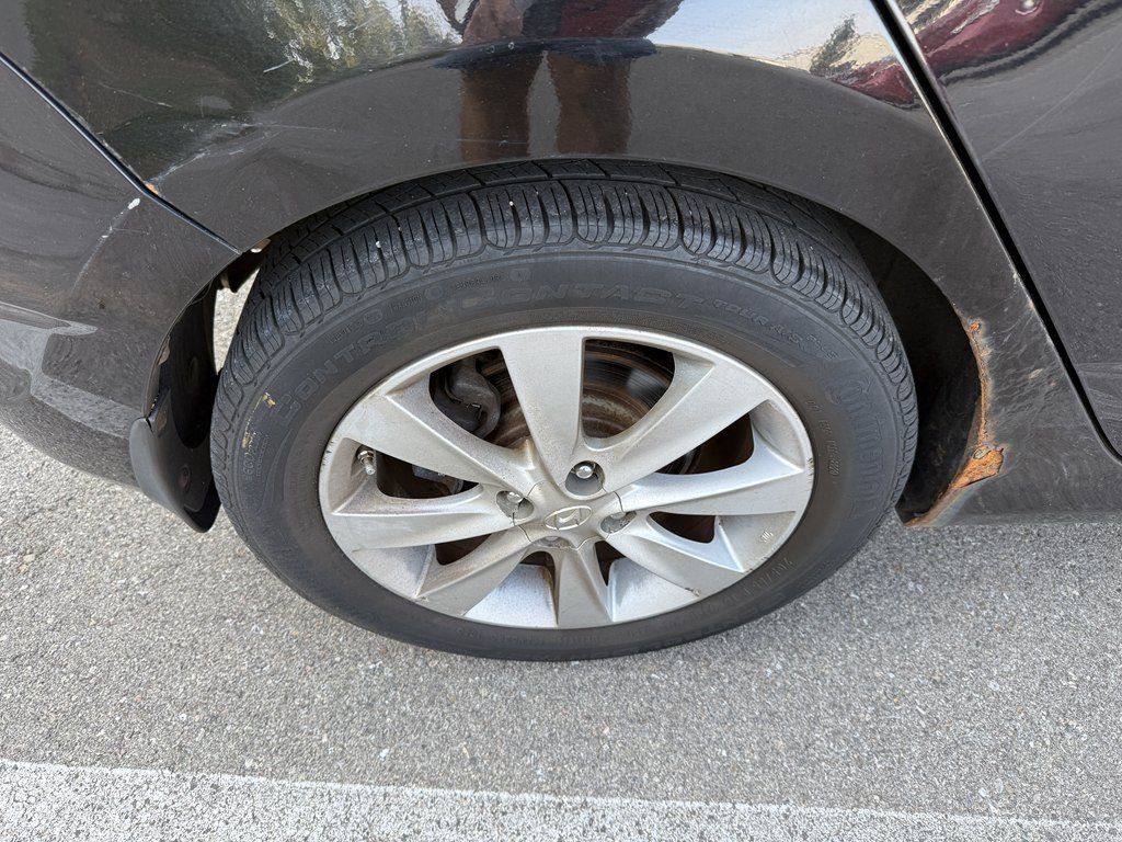 Used 2013 Hyundai Accent SE FWD image 8