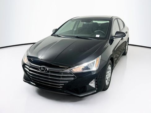 Used 2019 Hyundai Elantra SE w/ Cargo Package FWD image 3