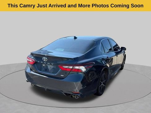Used 2021 Toyota Camry SE FWD image 3
