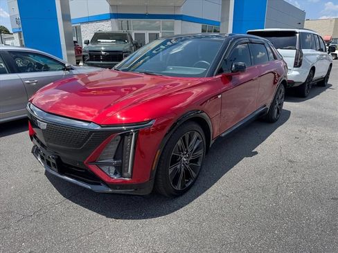 Used 2025 Cadillac Lyriq Sport AWD/4WD image 9
