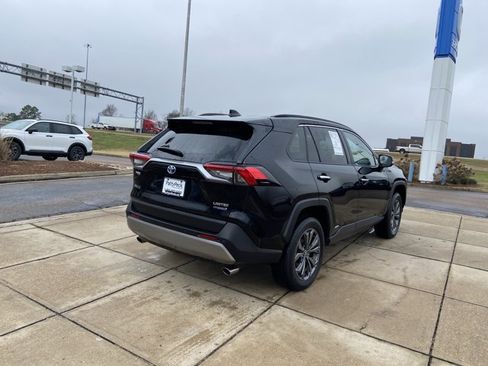 Used 2023 Toyota RAV4 Limited image 10