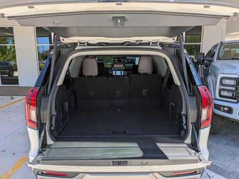 Certified 2025 Ford Expedition Max Platinum w/ Platinum Ultimate Package AWD/4WD image 14