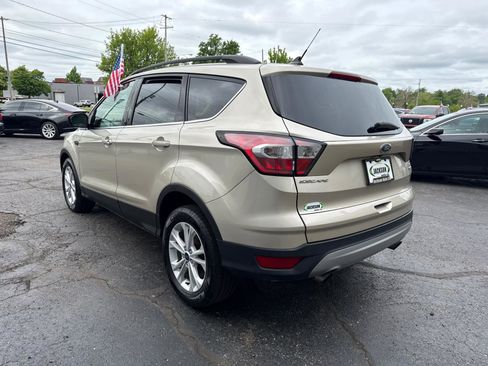 Used 2018 Ford Escape SE w/ Ford Safe & Smart Package FWD image 3