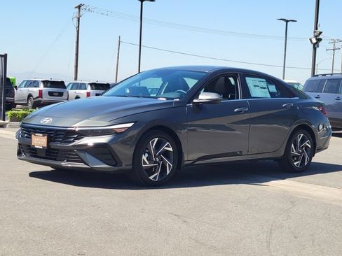 New 2026 Hyundai Elantra Limited FWD image 2