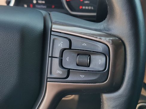 Used 2022 Chevrolet Silverado 1500 High Country w/ Technology Package image 32