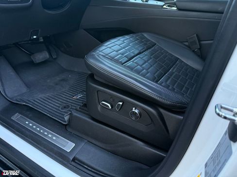 Used 2023 Cadillac Escalade ESV Sport Platinum w/ LPO, Floor Liner Package AWD/4WD image 36