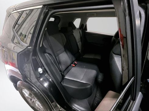 Used 2022 Nissan Rogue S image 23