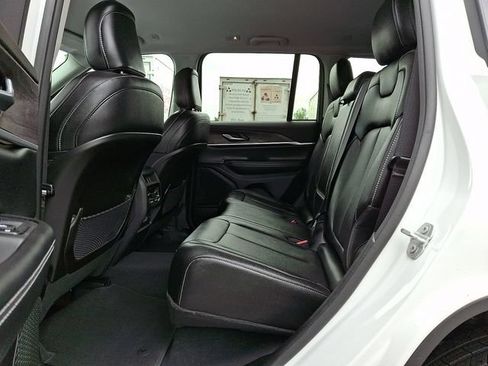 Used 2023 Jeep Grand Cherokee Limited AWD/4WD image 13