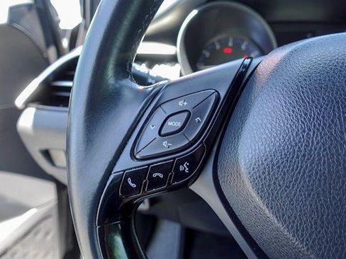 Used 2019 Toyota C-HR XLE FWD image 14