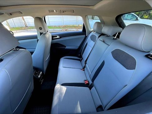 Certified 2023 Volkswagen Taos SE w/ Panoramic Sunroof Package image 17