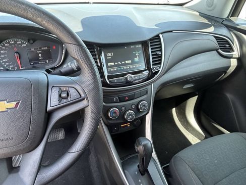 Used 2017 Chevrolet Trax LS FWD image 12