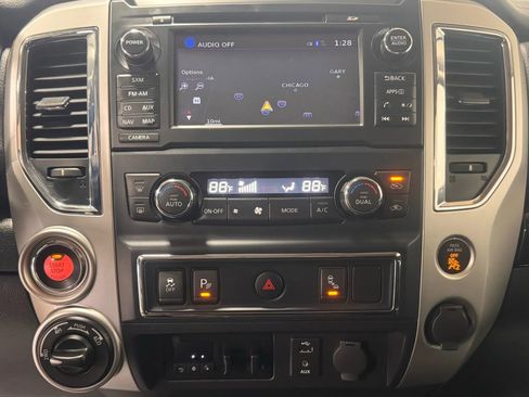 Used 2017 Nissan Titan SV image 21