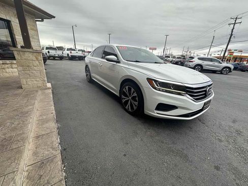 Used 2022 Volkswagen Passat 2.0T SE image 4