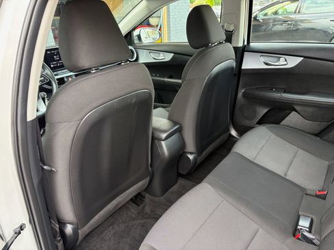 Used 2023 Kia Forte LXS w/ LXS Technology Package FWD image 17