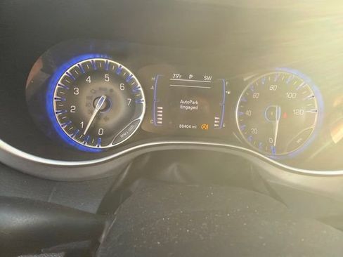 Used 2020 Chrysler Pacifica Touring w/ S Appearance Package FWD image 12