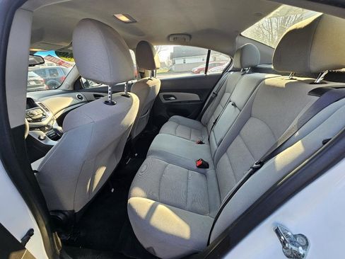 Used 2016 Chevrolet Cruze LT image 19