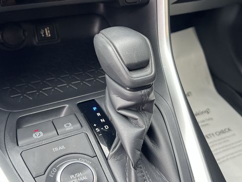 Used 2025 Toyota RAV4 XLE AWD/4WD image 20