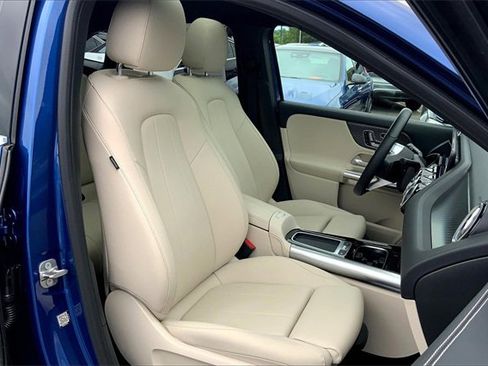Used 2025 Mercedes-Benz GLA 250 4MATIC image 13