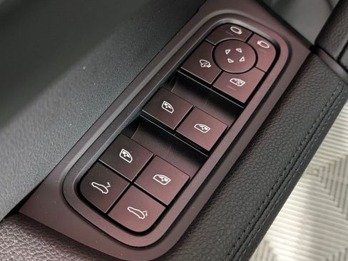 New 2026 Porsche Cayenne Coupe image 25