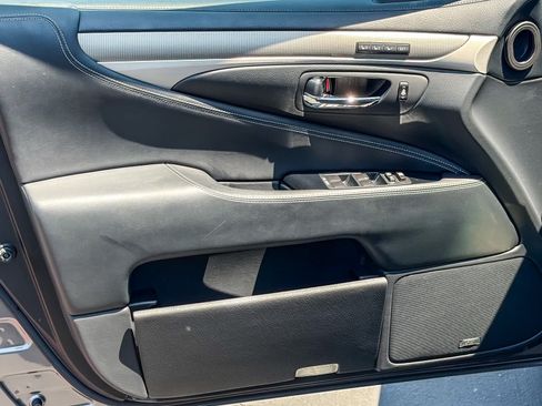 Used 2014 Lexus LS 460 w/ F Sport Package RWD image 20