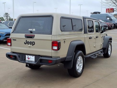 Used 2020 Jeep Gladiator Sport w/ Quick Order Package 24S image 6