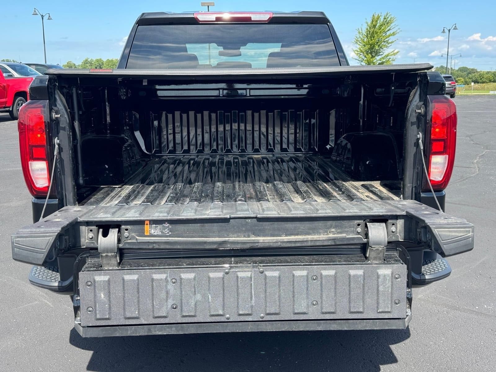 Used 2022 GMC Sierra 1500 Elevation w/ LPO, Elevation Black Package AWD/4WD image 4