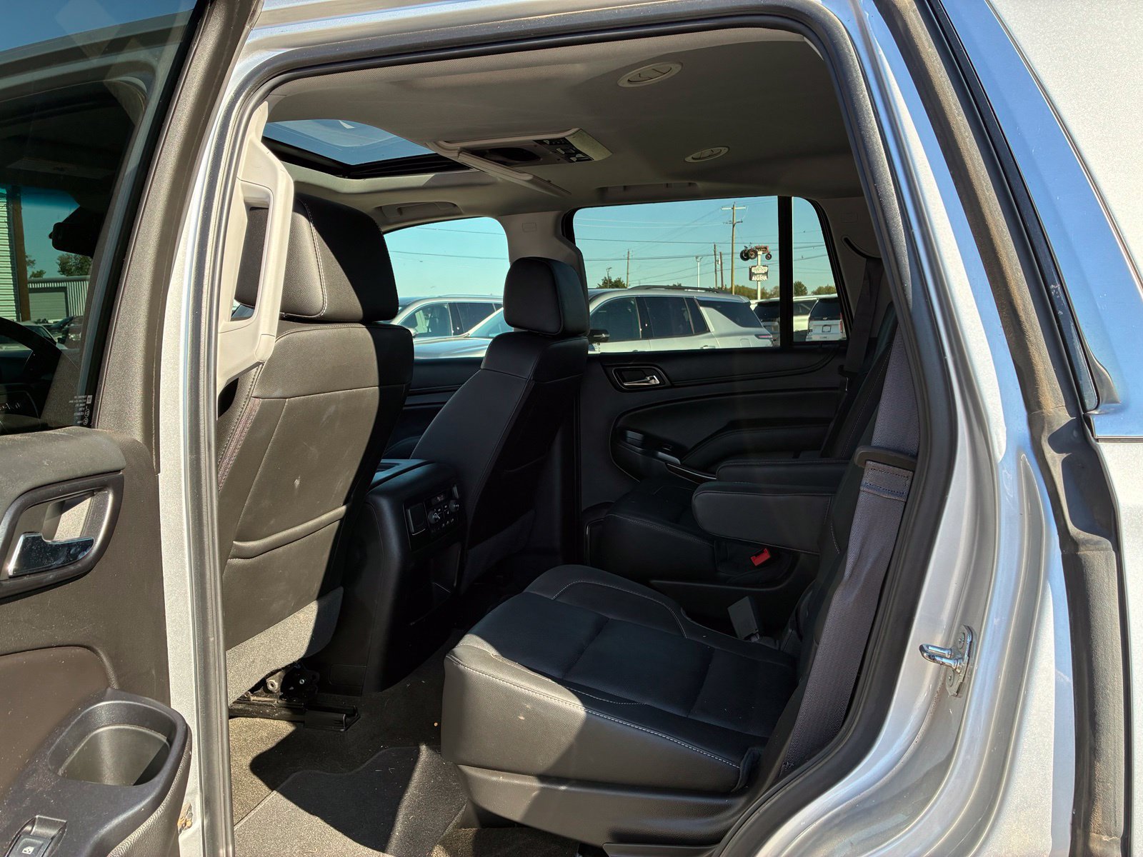 Used 2017 GMC Yukon SLT w/ Open Road Package AWD/4WD image 3