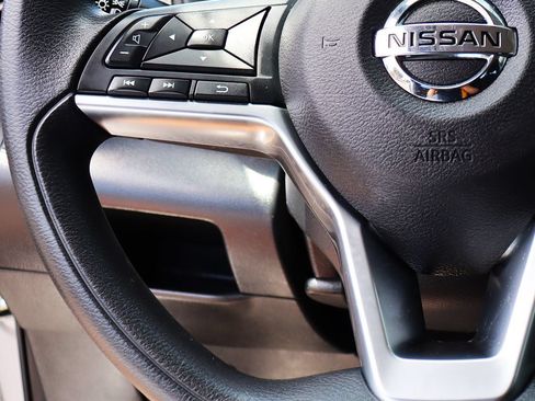 Used 2018 Nissan Kicks SV FWD image 45