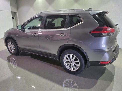 Used 2018 Nissan Rogue SV image 16