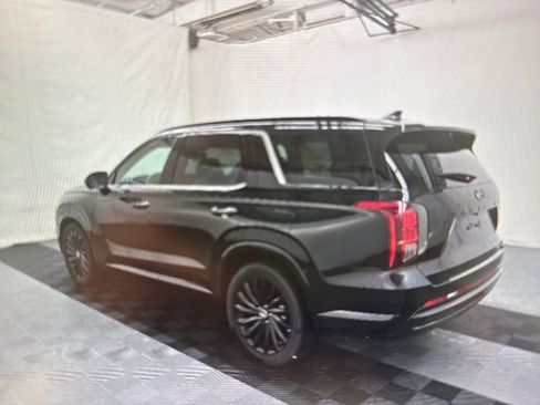 Used 2025 Hyundai Palisade Calligraphy image 3